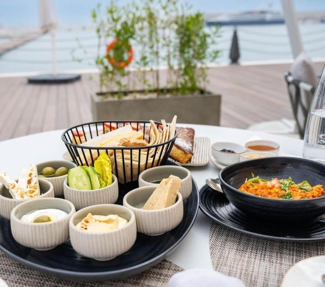 Mina Hotel And Residences By The Torch Доха Екстер'єр фото Meze