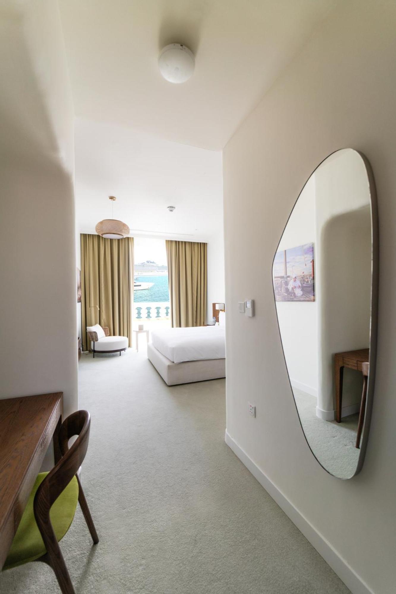 Mina Hotel And Residences By The Torch Доха Екстер'єр фото A bedroom at the hotel