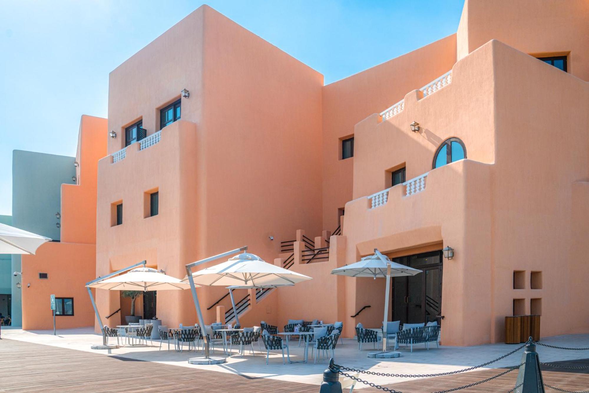 Mina Hotel And Residences By The Torch Доха Екстер'єр фото The hotel's main building