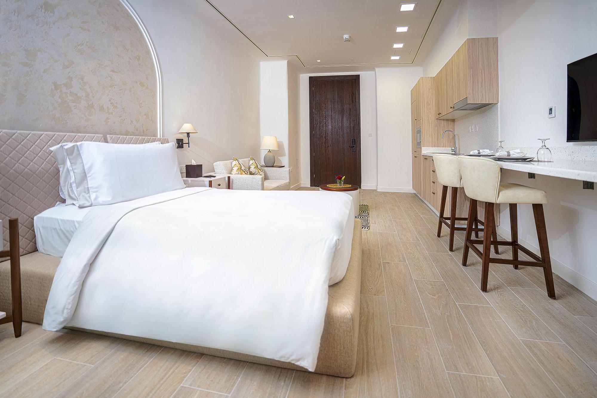 Mina Hotel And Residences By The Torch Доха Екстер'єр фото A bedroom at the hotel